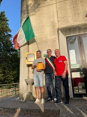 Un nuovo defibrillatore a Pietraia. La donazione di Avis per la comunità locale