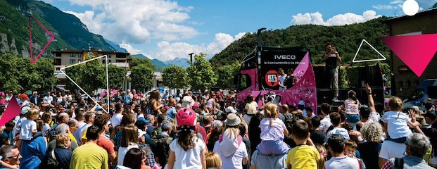 Un mese al passaggio del Giro d’Italia. A Camucia è in arrivo la «Carovana»