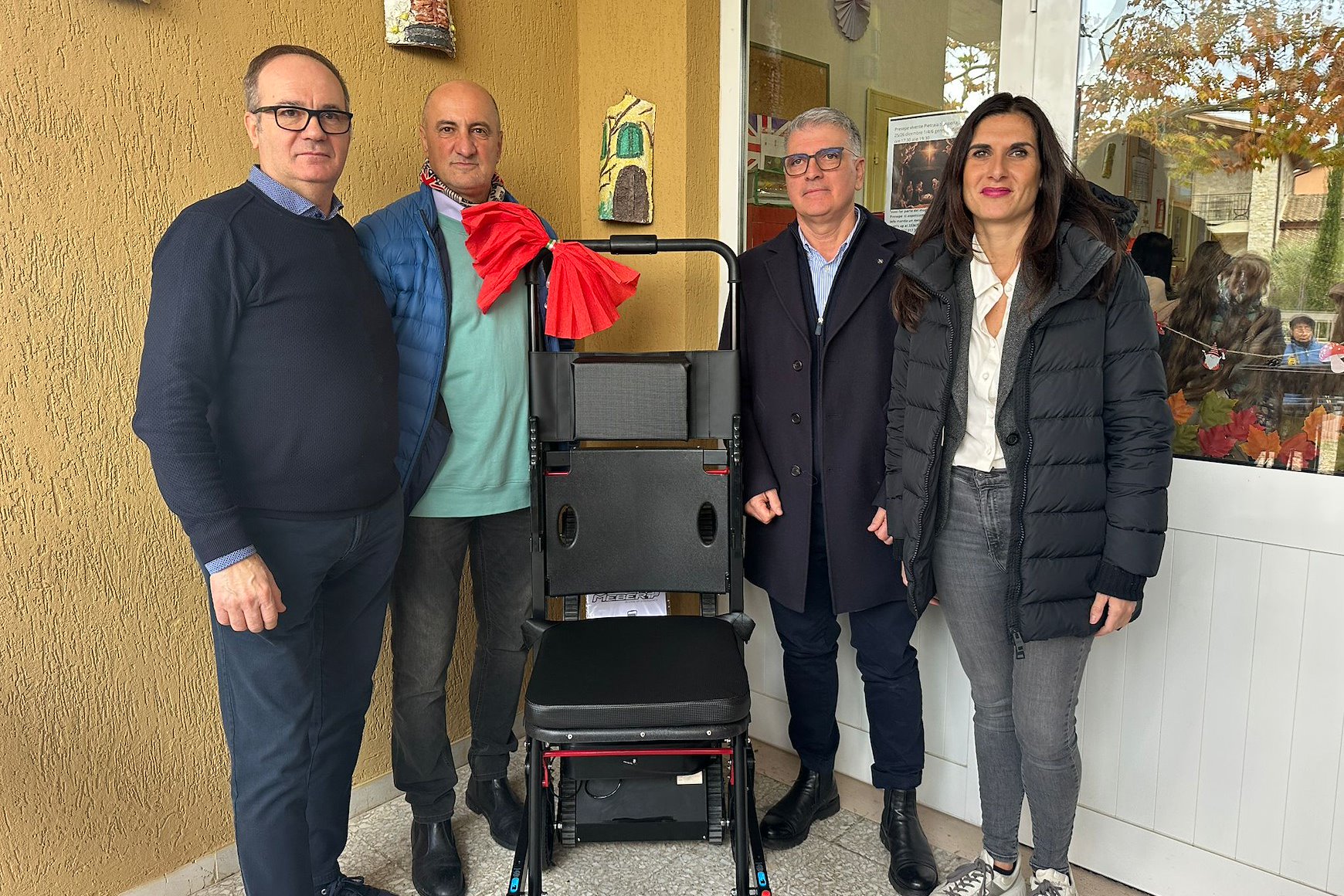 A Centoia si completa il progetto per la scuola accessibile: donazione del Calcit Valdichiana