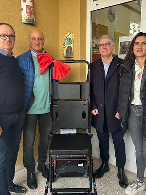 A Centoia si completa il progetto per la scuola accessibile: donazione del Calcit Valdichiana