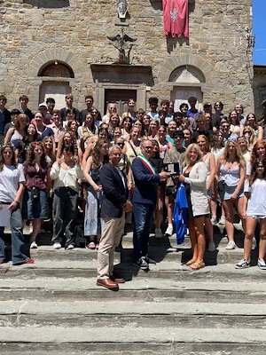 Da Carmel a Cortona, gli studenti dei licei si incontrano. Scambio di doni con il sindaco