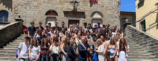 Da Carmel a Cortona, gli studenti dei licei si incontrano. Scambio di doni con il sindaco